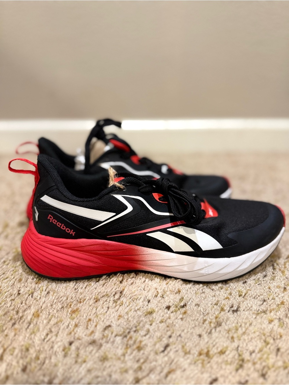 Reebok Men's 8 (W 9.5) Verse Black and Red Athletic Running Sneakers